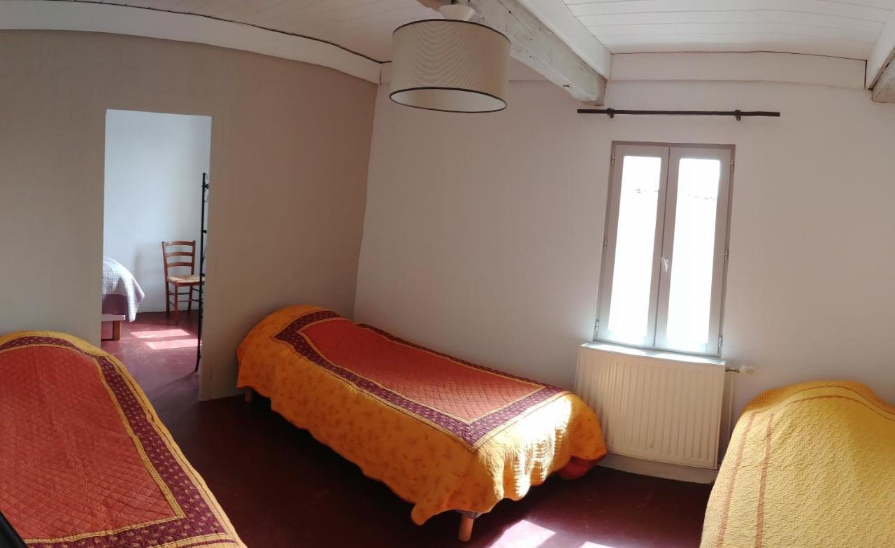 Gite Pilpoil Sault-de-Vaucluse Room photo